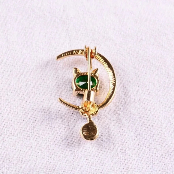 VQ Cat on the Moon Brooch - Picture 5 of 8